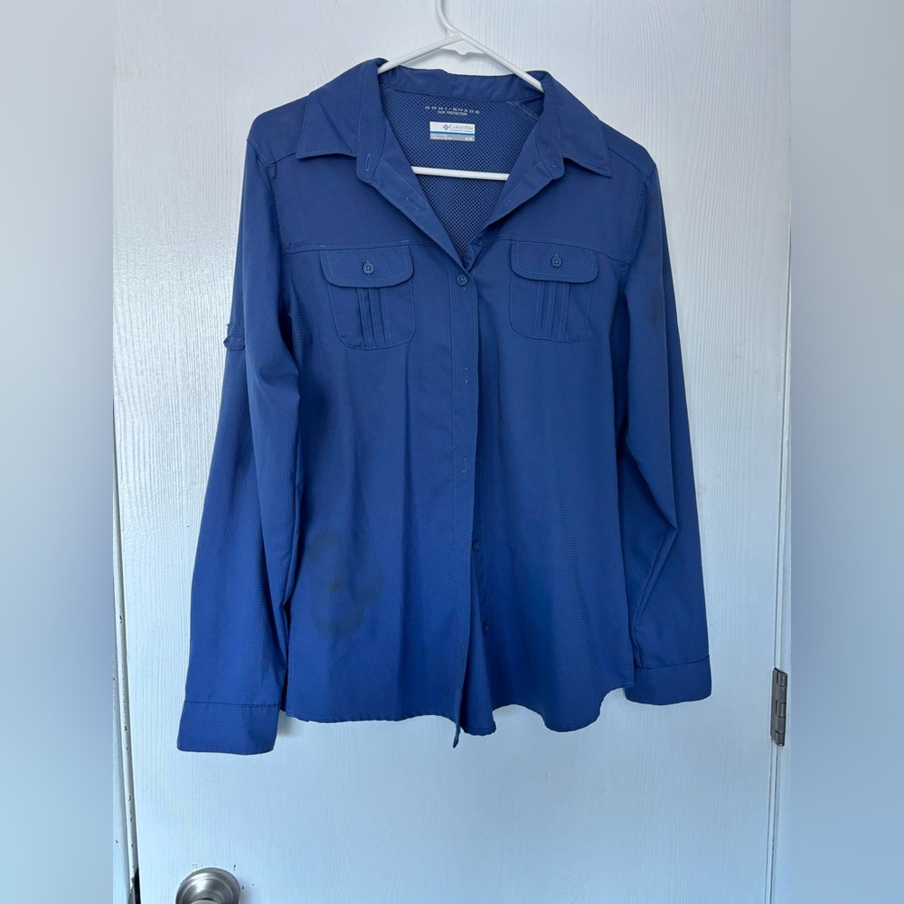 Columbia Women's omni-shade sun shirt in Blue